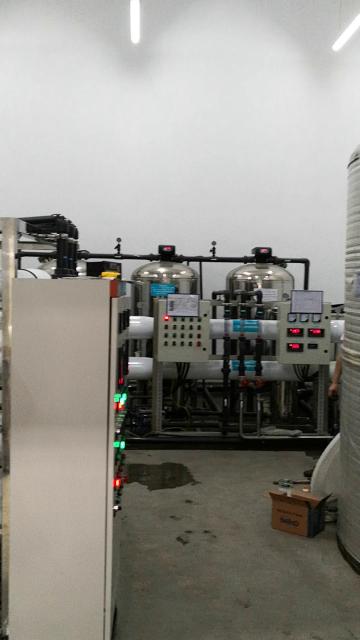 機(jī)械化工生產(chǎn)用純水系統(tǒng)展示